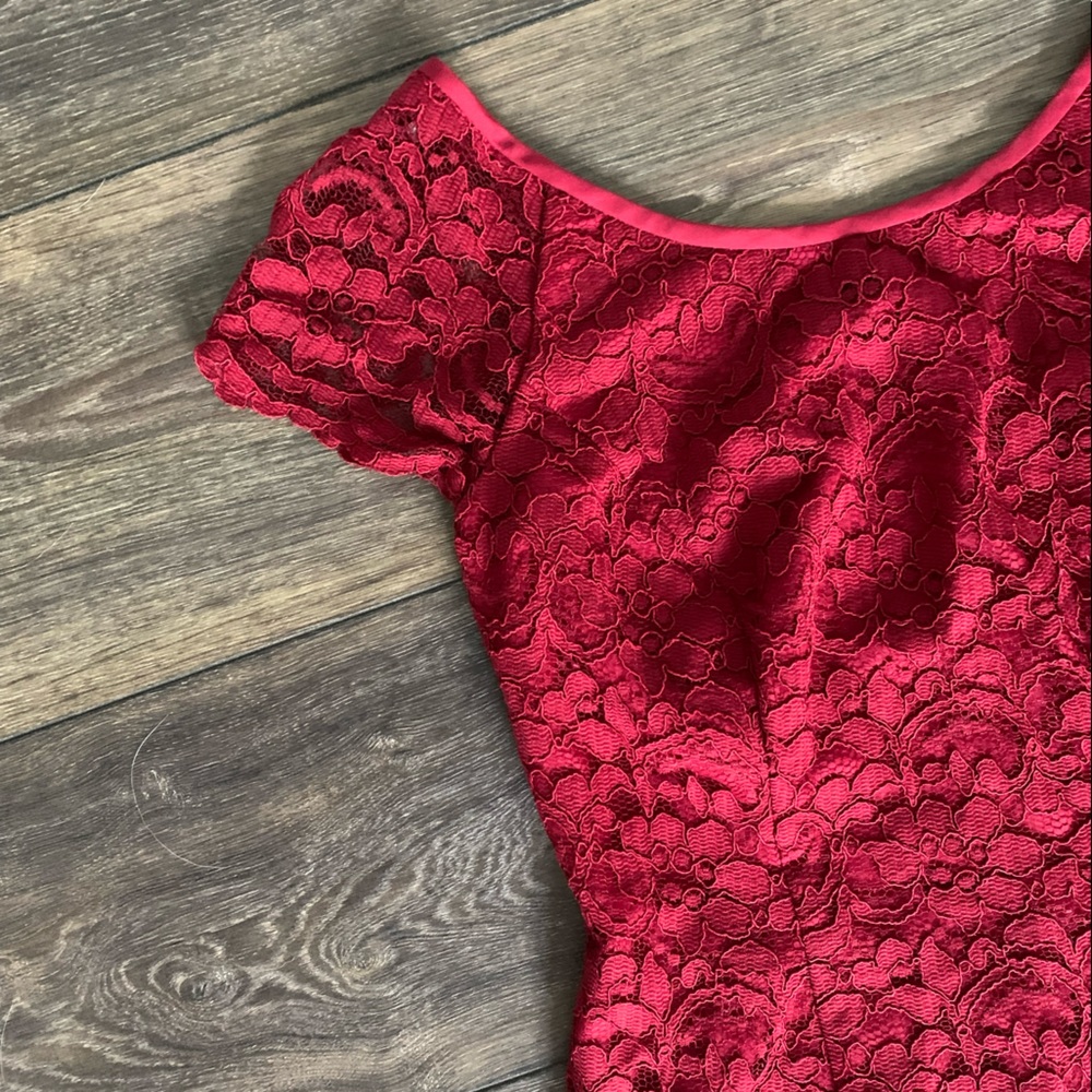 DAVID’S BRIDAL Red Cap Sleeve Lace Shift Dress